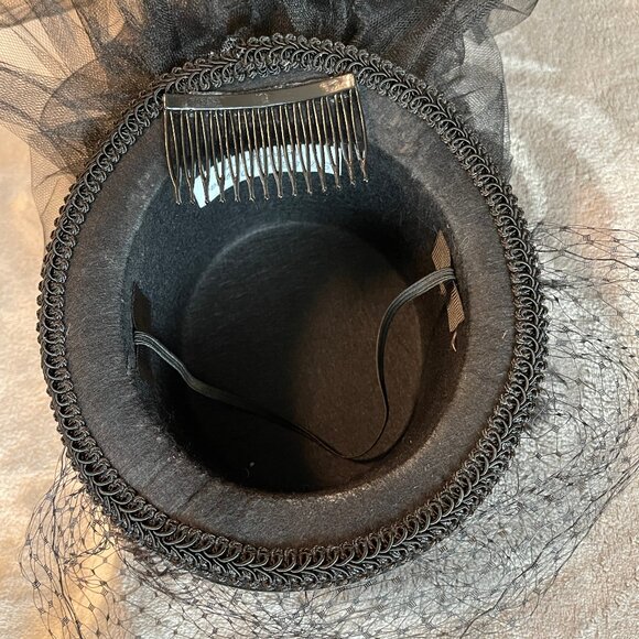 Ms. Purdy Orginal top hat fascinator - Picture 10 of 11